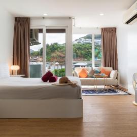 1 BR Suite 8-198 at Ozone Condo near Kata beach and surf, hotel em Praia de Kata
