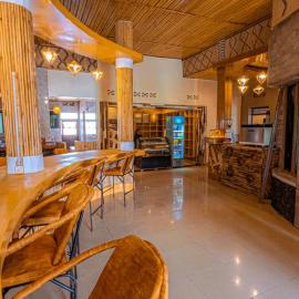 La Roca, hotel en Kiryi