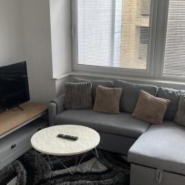 Modern Flat Central Croydon Sleeps 4 Free Parking