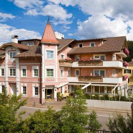 Hotel Blitzburg, hotel di Brunico