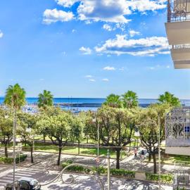 Mareluna Promenade - Seafront Apartments by Mareluna Hotel