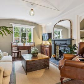 Enchanting One-Bedroom Cottage Hideaway in Windsor - By Tempstay, hotel v destinaci Windsor