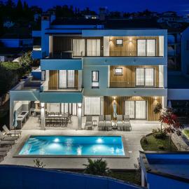 Luxury Villa del Sol - heated Pool & Hot tub, hotel in Premantura