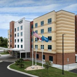 Fairfield Inn & Suites Weldon, hotel din Weldon