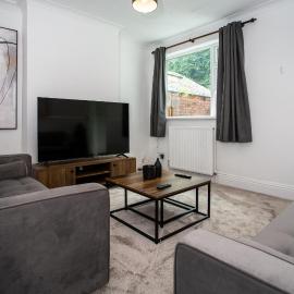 Modern 4BR Home in Dudley