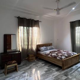 5 Bedroom House Sleeps 12 -Balcony -Hired security, hotel v destinaci Accra