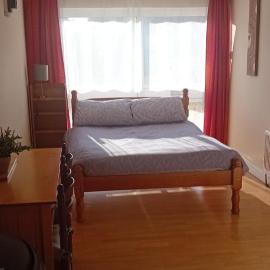 Lovely double bed private studio in tullamore town, hotel v destinaci Tullamore