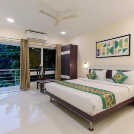 Treebo SNS Grand Inn With Swimming Pool: Yelagiri şehrinde bir otel