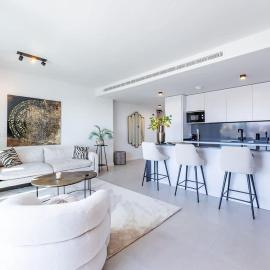 Luxury 2BD Flat - Pools - Parking - Spa - Gym, hotel in La Cala de Mijas