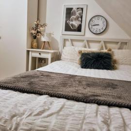 Beautiful Rooms nr Hampton Court, free street parking, hotel in Molesey