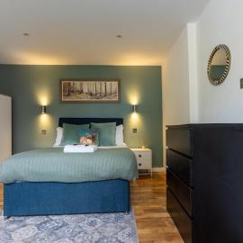 Viesnīca Little Gem in the Forest of Dean! Hot tub, Private garden, Dog Friendly, Smart TVs and Beautiful Historic Village Location! pilsētā Saint Briavels