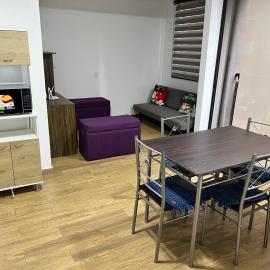 Moderno apartamento frente a viva mall، فندق في تونخا