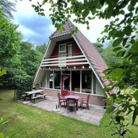 De Boomklever, vrijstaand en midden in het bos aan de heide!, hotel a Elspeet