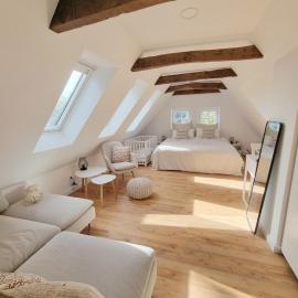 Lichtdurchflutete Dachgeschosswohnung mit Charme