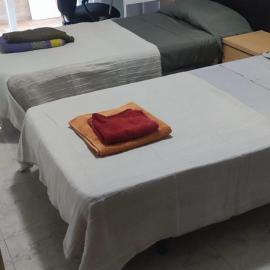 Habitación en piso compartido, hotel in Terrassa