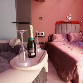 Chambre Romantique avec Spa Privé Intérieur, hotel in Rimons