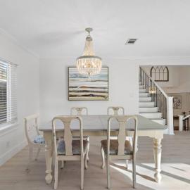 Cozy cottage in the heart of Kemah close to the boardwalk and bay
