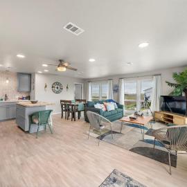 Cozy Beach Home, Short Walk to Water and Fishing Spots โรงแรมในเซิร์ฟไซด์