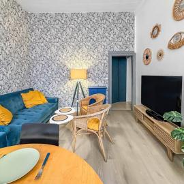 Superbe appartement avec hauteur sous plafond à Poissy en plein centre Ville Ideal professionnels couples et famille, hotel in Poissy
