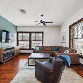 Charming loft near the historic strand in downtown