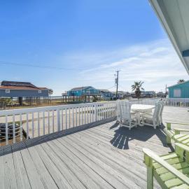Beach Bungalow with Large Yard and Spectacular Ocean Views, ξενοδοχείο σε Γκάλβεστον