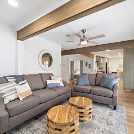 Beautiful home with pool near Kemah Boardwalk, hotel u gradu 'Kemah'