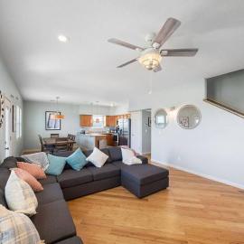 Fishermans Dream With Game Room Walk to the Beach โรงแรมในเซิร์ฟไซด์