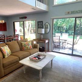 End Unit at Club Villas! This gorgeous, coastal coastal inspired villa is the ultimate beach-pad!, hotel in Amelia Island
