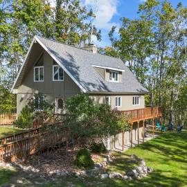 Game Room Cabin Pool & Hot Tub Access, hotel in Gaylord