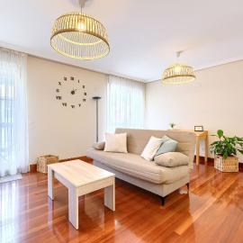 Apartamento acogedor en Gernika con garaje y terraza, 2 habitaciones y 2 baños, hotel in Guernica y Luno