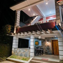 Amberleaf Estate 4BHK Homestay Coorg by Homeyhuts, Hotel in Virajpet