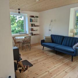 Cozy apartment with a fireplace in Loksa, hotel em Loksa