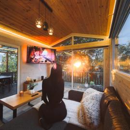 Romantic Cottage - Private Hot Tub - Sauna - Beach access