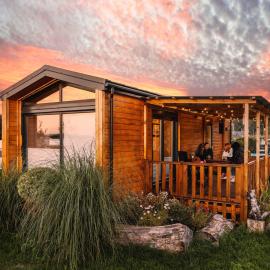 Charmful Sunset Cabin - Private Hot Tub & Sauna - Beach access