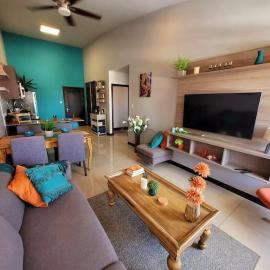 Near Airport - Lush Gardens, Pool, King Bed, Security