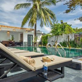 Coastal Heaven villa,5' walk beach, pacefull villa, Hotel in Hà Bàng