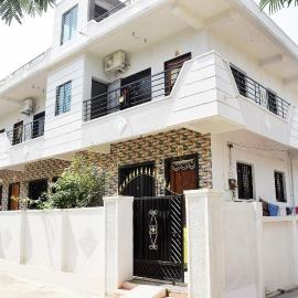 Daneshwari Bhakt Niwas, hotel in Akalkot