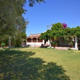 Holiday home with private pool in Fanusa、ファヌザのホテル