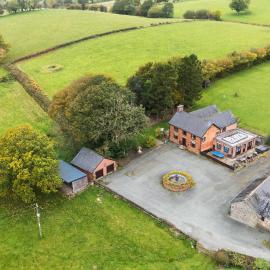 Ty Newydd, Hotel in Dolanog