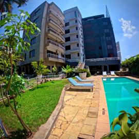 Eldon Hotel & Serviced Apartments Next to Junction Mall, מלון בניירובי