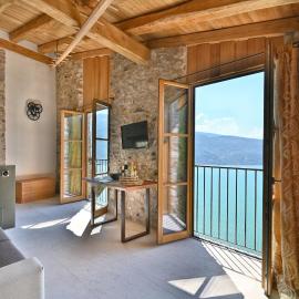 Lemon House Limonaia Pos, Lakeview Albergo Diffuso, hotel a Tignale
