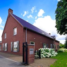 Lokven Hoeve, hôtel à Vinkel