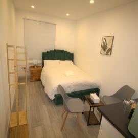 AMD Hotel Modern Comfort in the Heart of Sutton SM1, Hotel in Sutton