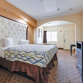 Capital O Deluxe Inn Channelview Houston I-10