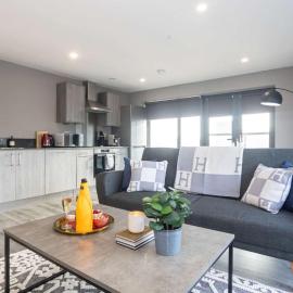 2 Bed Waterfront Flat Dock Views Liverpool