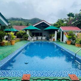 Villa Caballero – hotel w mieście Au Cap
