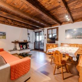 Apartment Mansarda al Doss by Interhome: Giustino'da bir otel