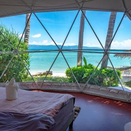 Infinity Beach Club Resort & Hostel Koh Phangan, hotel en Baan Tai