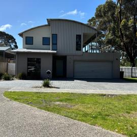 The Hobson Dual Living, close to surf beach and pet friendly