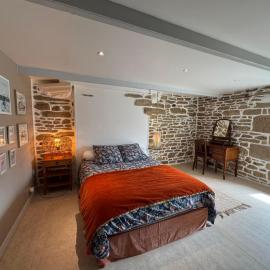 Maison bretonne en pierre à deux kms de la mer